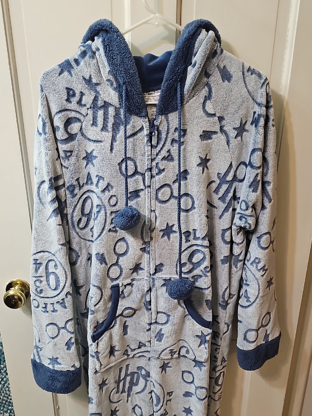 Cozy Light Blue Hooded Plush Robe with Navy Hogwarts Print
